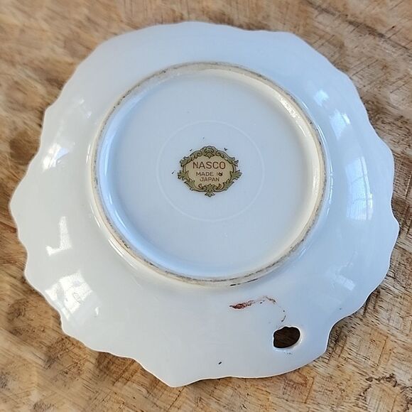 Vintage Small china Leaf Shaped Trinket Tray or Wall Decor Coquette - Picture 4 of 6